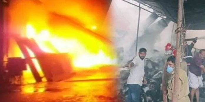 കുന്നംകുളം നഗരത്തില് വന് തീപിടുത്തം ; ആക്രിക്കടയ്ക്കും കടലാസ് ഗോഡൗണിനുമാണ് തീപിടിച്ചത് കുന്നംകുളം നഗരത്തില് വന് തീപിടുത്തം ; ആക്രിക്കടയ്ക്കും കടലാസ് ഗോഡൗണിനുമാണ് തീപിടിച്ചത്