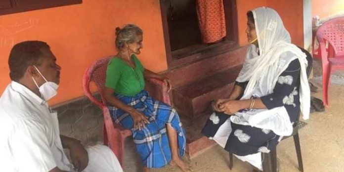 വനിത കമ്മീഷൻ അധ്യക്ഷ ജോസഫൈൻ അധിക്ഷേപിച്ച സംഭവം : കുടുംബത്തെ എസ് ഡി പി ഐ പ്രതിനിധികള് സന്ദര്ശിച്ചു വനിത കമ്മീഷൻ അധ്യക്ഷ ജോസഫൈൻ അധിക്ഷേപിച്ച സംഭവം : കുടുംബത്തെ എസ് ഡി പി ഐ പ്രതിനിധികള് സന്ദര്ശിച്ചു