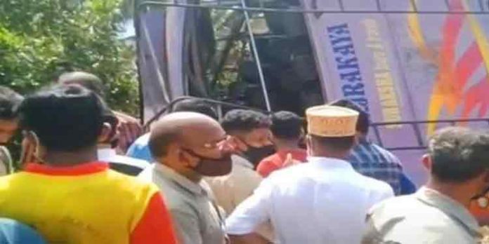 കാസർകോട് പാണത്തൂരില് വിവാഹസംഘത്തിന്റെ ബസ് മറിഞ്ഞു ; അഞ്ച് മരണം , നിരവധി പേര്ക്ക് പരിക്ക് കാസർകോട് പാണത്തൂരില് വിവാഹസംഘത്തിന്റെ ബസ് മറിഞ്ഞു ; അഞ്ച് മരണം , നിരവധി പേര്ക്ക് പരിക്ക്