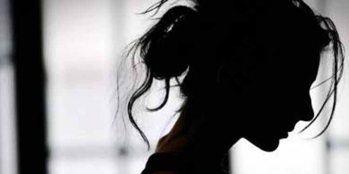 കൊട്ടിയത്ത് ആത്മഹത്യ ചെയ്ത യുവതിയുടെ സഹോദരിയെ പോലീസ് കസ്റ്റഡിയിലെടുത്തു കൊട്ടിയത്ത് ആത്മഹത്യ ചെയ്ത യുവതിയുടെ സഹോദരിയെ പോലീസ് കസ്റ്റഡിയിലെടുത്തു