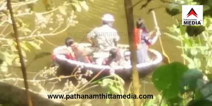 ഗുരുതരമായ അനാസ്ഥ ; കല്ലാറിലെ അപകടകരമായ കയത്തിലൂടെ വഞ്ചി തുഴഞ്ഞത് യാത്രക്കാരിയായ യുവതി ഗുരുതരമായ അനാസ്ഥ ; കല്ലാറിലെ അപകടകരമായ കയത്തിലൂടെ വഞ്ചി തുഴഞ്ഞത് യാത്രക്കാരിയായ യുവതി