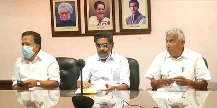 നേതൃത്വത്തിലേക്ക് വരുമോ ഉമ്മന്ചാണ്ടി ? ആകാംക്ഷയില് കോണ്ഗ്രസ് നേതൃത്വത്തിലേക്ക് വരുമോ ഉമ്മന്ചാണ്ടി ? ആകാംക്ഷയില് കോണ്ഗ്രസ്