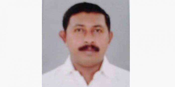 പമ്പയില് റവന്യൂ ഇന്സ്പെക്ടര് ഹൃദയാഘാതം മൂലം മരിച്ചു പമ്പയില് റവന്യൂ ഇന്സ്പെക്ടര് ഹൃദയാഘാതം മൂലം മരിച്ചു