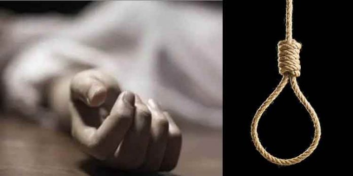 ചാലക്കുടിയിലെ ലോഡ്ജില് യുവാവും യുവതിയും തൂങ്ങിമരിച്ച നിലയില് ചാലക്കുടിയിലെ ലോഡ്ജില് യുവാവും യുവതിയും തൂങ്ങിമരിച്ച നിലയില്