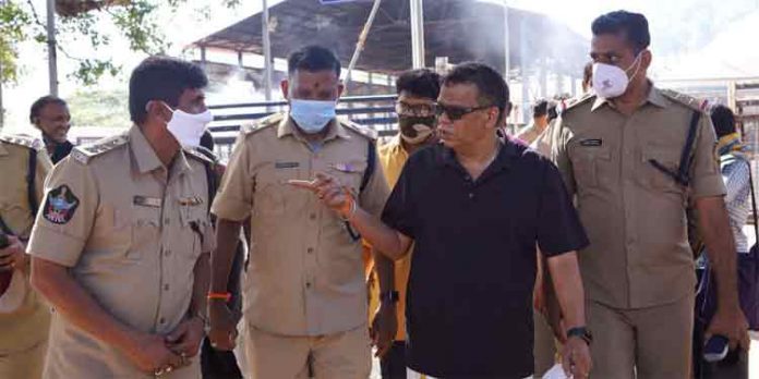 ശബരിമലയില് വെര്ച്ച്വല് ക്യൂ സംവിധാനം തുടരും : ഡിജിപി ലോക്നാഥ് ബെഹ്റ ശബരിമലയില് വെര്ച്ച്വല് ക്യൂ സംവിധാനം തുടരും : ഡിജിപി ലോക്നാഥ് ബെഹ്റ