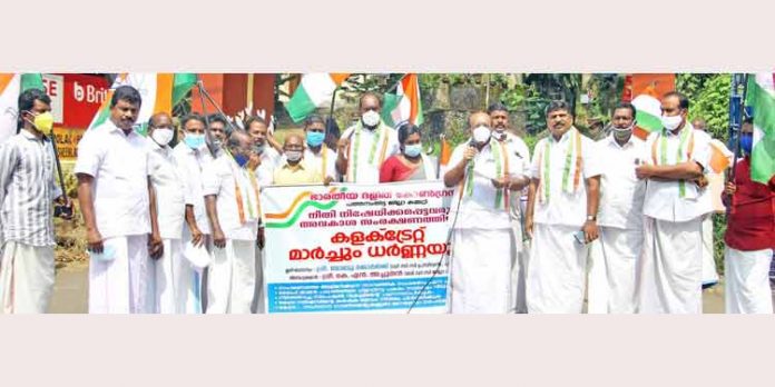 ഭാരതീയ ദളിത് കോൺഗ്രസ്സ് കളക്ട്രേറ്റ് മാര്ച്ചും ധർണയും നടത്തി ഭാരതീയ ദളിത് കോൺഗ്രസ്സ് കളക്ട്രേറ്റ് മാര്ച്ചും ധർണയും നടത്തി