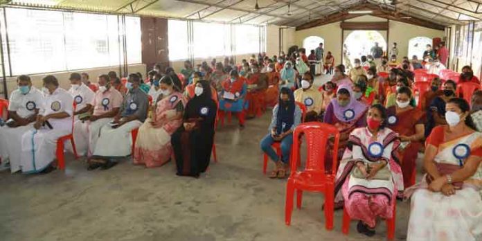 അപവാദ പ്രചാരണങ്ങളില് ഭയന്ന് ജനങ്ങള്ക്ക് ഗുണമാകുന്ന ഒരു പദ്ധതിയും ഉപേക്ഷിക്കില്ല : മുഖ്യമന്ത്രി അപവാദ പ്രചാരണങ്ങളില് ഭയന്ന് ജനങ്ങള്ക്ക് ഗുണമാകുന്ന ഒരു പദ്ധതിയും ഉപേക്ഷിക്കില്ല : മുഖ്യമന്ത്രി