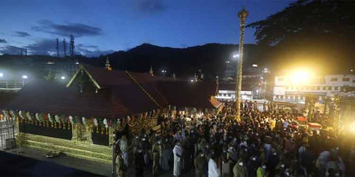 മകര വിളക്ക് ദര്ശന പുണ്യവുമായി അയ്യപ്പഭക്തര് മലയിറങ്ങി മകര വിളക്ക് ദര്ശന പുണ്യവുമായി അയ്യപ്പഭക്തര് മലയിറങ്ങി