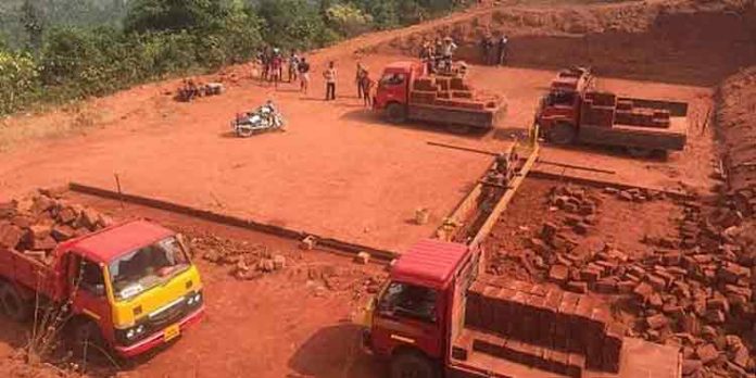 കോഴിക്കോട് അനധികൃത ചെങ്കൽ ഖനനം : ശക്തമായ നടപടിയെടുക്കുമെന്ന് ജില്ലാ കളക്ടർ കോഴിക്കോട് അനധികൃത ചെങ്കൽ ഖനനം : ശക്തമായ നടപടിയെടുക്കുമെന്ന് ജില്ലാ കളക്ടർ