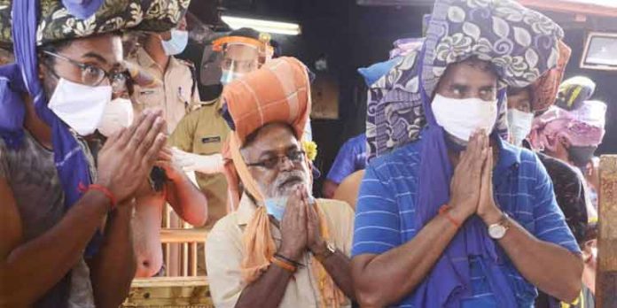 തമിഴ്നാട്ടിലെ നഗരഭരണ – ഗ്രാമ വികസന വകുപ്പ് മന്ത്രി എസ്.പി. വേലുമണി ശബരിമല ദര്ശനം നടത്തി തമിഴ്നാട്ടിലെ നഗരഭരണ – ഗ്രാമ വികസന വകുപ്പ് മന്ത്രി എസ്.പി. വേലുമണി ശബരിമല ദര്ശനം നടത്തി