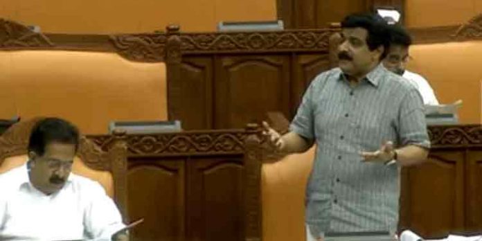 ആര്എസ്എസിനെ പേടിച്ച് ഇന്നേ വരെ ഒരു മാളത്തിലും ഒളിച്ചിട്ടില്ല : എം.കെ മുനീര് ആര്എസ്എസിനെ പേടിച്ച് ഇന്നേ വരെ ഒരു മാളത്തിലും ഒളിച്ചിട്ടില്ല : എം.കെ മുനീര്