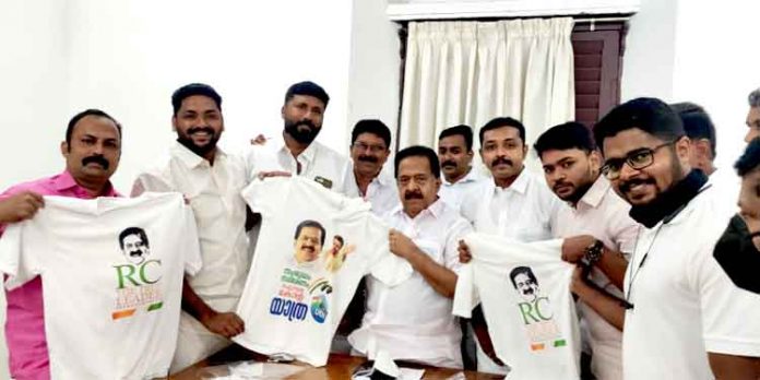 പ്രതിപക്ഷ നേതാവ് നയിക്കുന്ന ഐശ്വര്യ കേരള യാത്ര ; ജേഴ്സി പ്രകാശനം ചെയ്തു പ്രതിപക്ഷ നേതാവ് നയിക്കുന്ന ഐശ്വര്യ കേരള യാത്ര ; ജേഴ്സി പ്രകാശനം ചെയ്തു