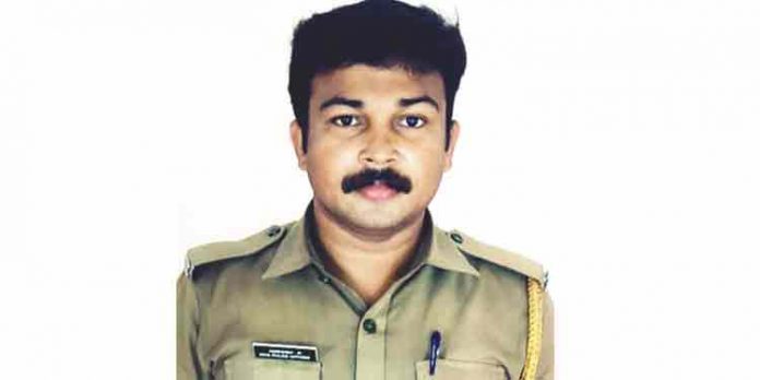 പന്തളം ജനമൈത്രി ബീറ്റ് ഓഫീസർ കെ.അമീഷിന് സംസ്ഥാന പോലീസ് മേധാവിയുടെ അംഗീകാരം പന്തളം ജനമൈത്രി ബീറ്റ് ഓഫീസർ കെ.അമീഷിന് സംസ്ഥാന പോലീസ് മേധാവിയുടെ അംഗീകാരം