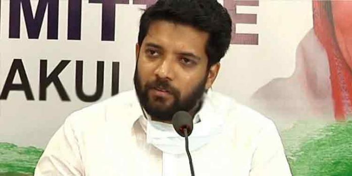 ഷാഫി പറമ്പിലിനെതിരെ പാലക്കാട് നഗരത്തിൽ പോസ്റ്ററുകള് ഷാഫി പറമ്പിലിനെതിരെ പാലക്കാട് നഗരത്തിൽ പോസ്റ്ററുകള്