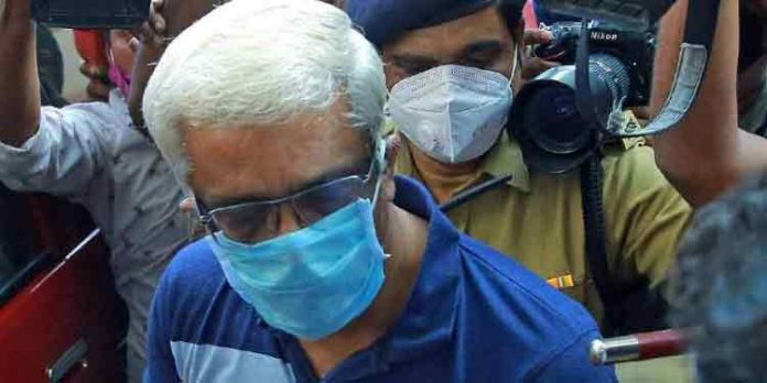 സ്വര്ണക്കടത്ത് കേസ് : എം. ശിവശങ്കര് ഉള്പ്പെടെ ഏഴ് പ്രതികളുടെ റിമാന്ഡ് കാലാവധി നീട്ടി സ്വര്ണക്കടത്ത് കേസ് : എം. ശിവശങ്കര് ഉള്പ്പെടെ ഏഴ് പ്രതികളുടെ റിമാന്ഡ് കാലാവധി നീട്ടി