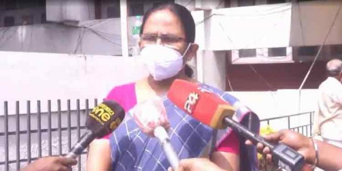 വാക്സിൻ എടുത്താലും ജാഗ്രത തുടരണം : കെ കെ ശൈലജ വാക്സിൻ എടുത്താലും ജാഗ്രത തുടരണം : കെ കെ ശൈലജ