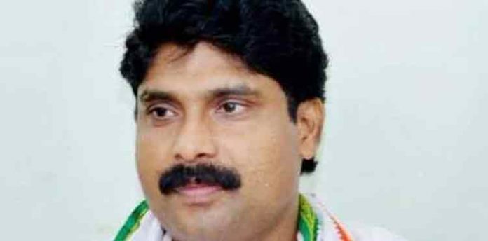 കേസ് പിൻവലിച്ചില്ല , ശബരിമല സമരത്തിൽ ശിക്ഷിച്ചു ; സർക്കാരിന്റെ തട്ടിപ്പെന്ന് സിദ്ദീഖ് കേസ് പിൻവലിച്ചില്ല , ശബരിമല സമരത്തിൽ ശിക്ഷിച്ചു ; സർക്കാരിന്റെ തട്ടിപ്പെന്ന് സിദ്ദീഖ്