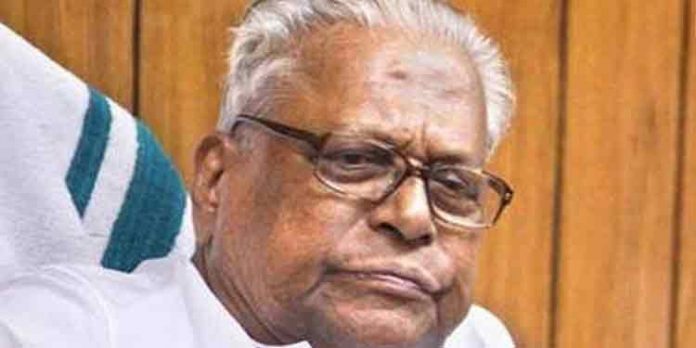 വി.എസ്. ഭരണപരിഷ്കാര കമ്മിഷൻ അധ്യക്ഷസ്ഥാനമൊഴിയുന്നു വി.എസ്. ഭരണപരിഷ്കാര കമ്മിഷൻ അധ്യക്ഷസ്ഥാനമൊഴിയുന്നു