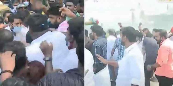 മുഖ്യമന്ത്രിക്ക് നേരെ പാലക്കാട് യൂത്ത് കോൺഗ്രസിന്റെ കരിങ്കൊടി മുഖ്യമന്ത്രിക്ക് നേരെ പാലക്കാട് യൂത്ത് കോൺഗ്രസിന്റെ കരിങ്കൊടി
