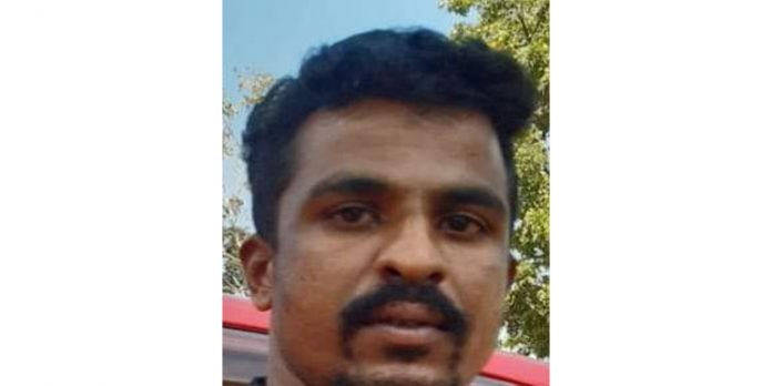 ഏഴുകോണില് കാറും സ്കൂട്ടറും കൂട്ടിയിടിച്ച് യുവാവ് മരിച്ചു ഏഴുകോണില് കാറും സ്കൂട്ടറും കൂട്ടിയിടിച്ച് യുവാവ് മരിച്ചു