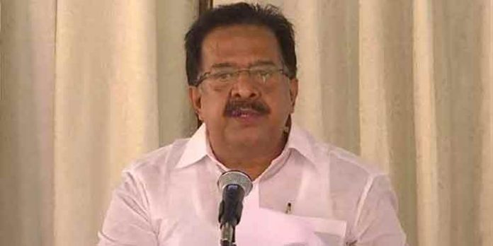 കള്ളം കയ്യോടെ പിടിച്ചപ്പോള് വ്യവസായ മന്ത്രിയുടെ സമനില തെറ്റി ; കൂടുതല് രേഖകള് പുറത്തുവിട്ട് ചെന്നിത്തല കള്ളം കയ്യോടെ പിടിച്ചപ്പോള് വ്യവസായ മന്ത്രിയുടെ സമനില തെറ്റി ; കൂടുതല് രേഖകള് പുറത്തുവിട്ട് ചെന്നിത്തല