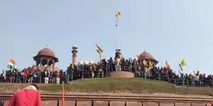 ട്രാക്ടര് റാലിക്കിടെയുണ്ടായ അക്രമo സംയുക്ത കിസാന് മോര്ച്ച രണ്ടു കര്ഷക സംഘടന നേതാക്കളെ പുറത്താക്കി ട്രാക്ടര് റാലിക്കിടെയുണ്ടായ അക്രമo സംയുക്ത കിസാന് മോര്ച്ച രണ്ടു കര്ഷക സംഘടന നേതാക്കളെ പുറത്താക്കി