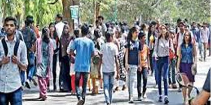 തിങ്കളാഴ്ച്ച മുതല് സംസ്ഥാനത്തെ കോളജുകളിലെ ഒന്നാം വര്ഷ ബിരുദ വിദ്യാര്ത്ഥികള്ക്ക് റെഗുലര് ക്ലാസുകള് ആരംഭിക്കുo തിങ്കളാഴ്ച്ച മുതല് സംസ്ഥാനത്തെ കോളജുകളിലെ ഒന്നാം വര്ഷ ബിരുദ വിദ്യാര്ത്ഥികള്ക്ക് റെഗുലര് ക്ലാസുകള് ആരംഭിക്കുo
