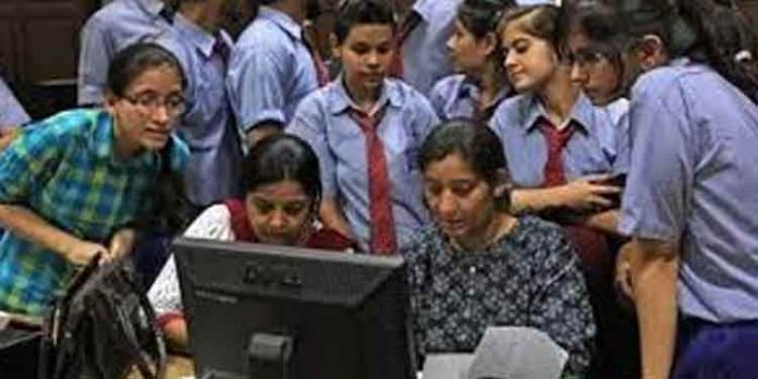 തമിഴ് നാട്ടില് 9,10,11 ക്ലാസ്സുകളിലെ എല്ലാ വിദ്യാര്ത്ഥികളെയും വിജയിച്ചതായി പ്രഖ്യാപിച്ചു തമിഴ് നാട്ടില് 9,10,11 ക്ലാസ്സുകളിലെ എല്ലാ വിദ്യാര്ത്ഥികളെയും വിജയിച്ചതായി പ്രഖ്യാപിച്ചു