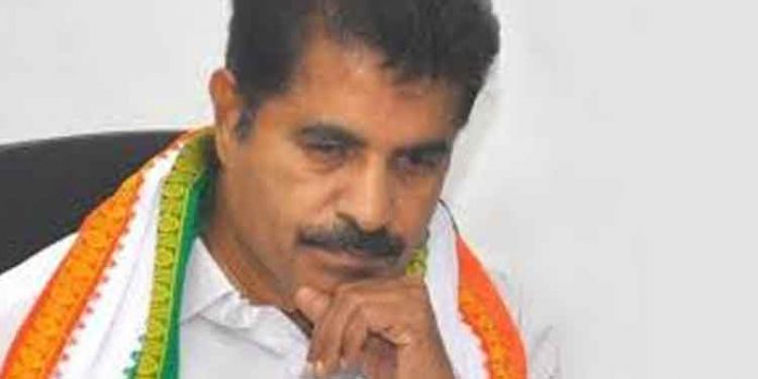 റോബിന് പീറ്ററിനെ പിന്തുണയ്ക്കുന്ന അടൂര് പ്രകാശ് എംപിയുടെ നീക്കത്തിനെതിരെ കോണ്ഗ്രസിലെ ഒരു വിഭാഗം രംഗത്ത് റോബിന് പീറ്ററിനെ പിന്തുണയ്ക്കുന്ന അടൂര് പ്രകാശ് എംപിയുടെ നീക്കത്തിനെതിരെ കോണ്ഗ്രസിലെ ഒരു വിഭാഗം രംഗത്ത്