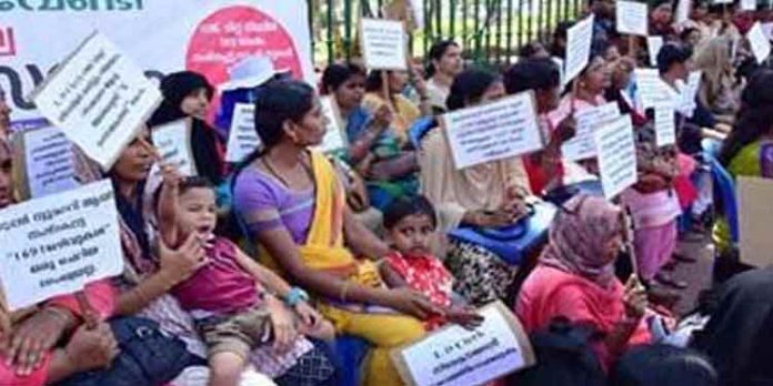 കൂടുതല് കടുപ്പിച്ച് പിഎസ്സി ഉദ്യോഗാര്ഥികള് ; നിരാഹാര സമരം ആരംഭിച്ചു കൂടുതല് കടുപ്പിച്ച് പിഎസ്സി ഉദ്യോഗാര്ഥികള് ; നിരാഹാര സമരം ആരംഭിച്ചു
