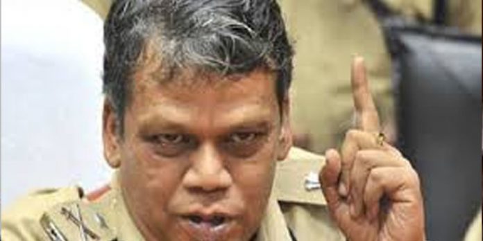 പോലീസുകാര് നന്മമരം ചമഞ്ഞ് പബ്ലിസിറ്റിനല്കിയാല് നടപടി : ഡിജിപി പോലീസുകാര് നന്മമരം ചമഞ്ഞ് പബ്ലിസിറ്റിനല്കിയാല് നടപടി : ഡിജിപി