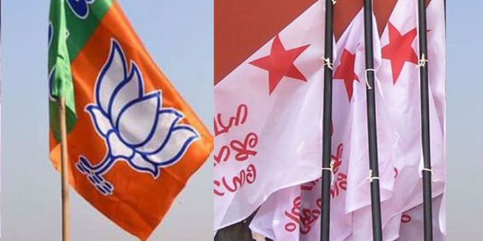 യുണിവേഴ്സിറ്റി കോളജിന് മുന്നില് എസ്.എഫ്.ഐ, ബി.ജെ.പി പ്രവര്ത്തകര് തമ്മില് സംഘര്ഷം യുണിവേഴ്സിറ്റി കോളജിന് മുന്നില് എസ്.എഫ്.ഐ, ബി.ജെ.പി പ്രവര്ത്തകര് തമ്മില് സംഘര്ഷം