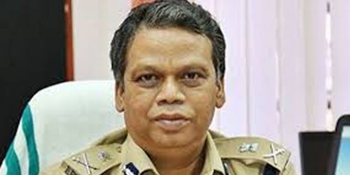 സര്വിസില് നിന്ന് വിരമിച്ച പോലീസ് ഉദ്യോഗസ്ഥര്ക്ക് തിരിച്ചറിയല് കാര്ഡ് സര്വിസില് നിന്ന് വിരമിച്ച പോലീസ് ഉദ്യോഗസ്ഥര്ക്ക് തിരിച്ചറിയല് കാര്ഡ്