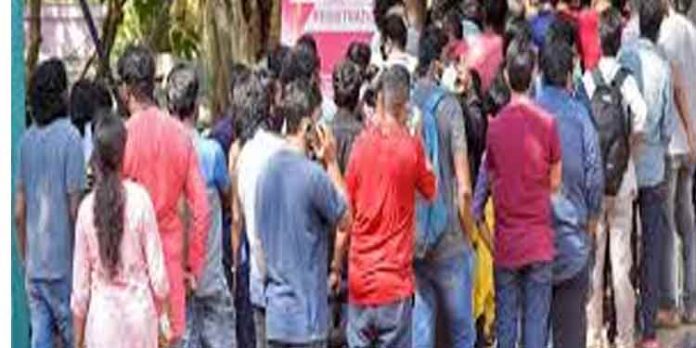 സര്ക്കാര് നടപടി അനുകൂലമല്ലെങ്കില് നിരാഹാര സമരം നടത്തുമെന്ന് പി എസ് സി ഉദ്യോഗാര്ഥികള് സര്ക്കാര് നടപടി അനുകൂലമല്ലെങ്കില് നിരാഹാര സമരം നടത്തുമെന്ന് പി എസ് സി ഉദ്യോഗാര്ഥികള്