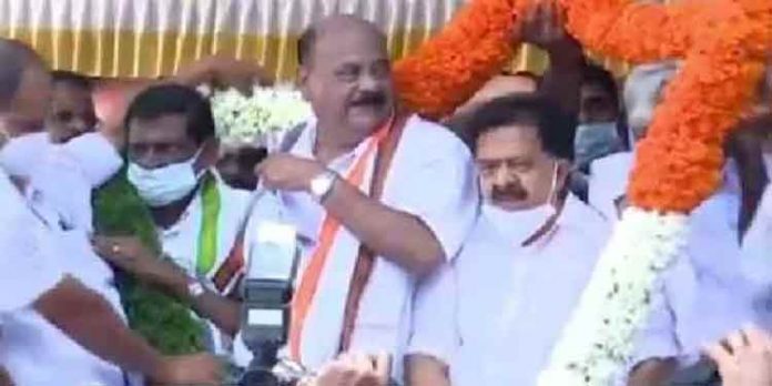 മാണി സി.കാപ്പന് യു.ഡി.എഫ് വേദിയിലെത്തി മാണി സി.കാപ്പന് യു.ഡി.എഫ് വേദിയിലെത്തി