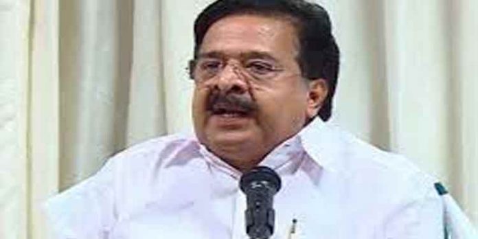 മുഖ്യമന്ത്രി അറിയാതെ എംഡിക്ക് 3,000 കോടി രൂപയുടെ ട്രോളര് കരാര് ഒപ്പുവെക്കാനാവില്ലെന്ന് ചെന്നിത്തല മുഖ്യമന്ത്രി അറിയാതെ എംഡിക്ക് 3,000 കോടി രൂപയുടെ ട്രോളര് കരാര് ഒപ്പുവെക്കാനാവില്ലെന്ന് ചെന്നിത്തല