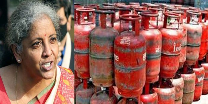 ‘ഉജ്ജ്വല യോജന’യുടെ പ്രയോജനം കൂടുതല് പേരിലേക്ക് വ്യാപിപ്പിക്കുമെന്ന് ധനമന്ത്രി നിര്മലാ സീതാരാമന് ‘ഉജ്ജ്വല യോജന’യുടെ പ്രയോജനം കൂടുതല് പേരിലേക്ക് വ്യാപിപ്പിക്കുമെന്ന് ധനമന്ത്രി നിര്മലാ സീതാരാമന്