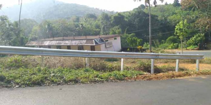 മടത്തുംചാല് – മുക്കൂട്ടുതറ റോഡിലെ അപകട മേഖലകളില് ക്രാഷ് ബാരിയര് സ്ഥാപിച്ചു തുടങ്ങി മടത്തുംചാല് – മുക്കൂട്ടുതറ റോഡിലെ അപകട മേഖലകളില് ക്രാഷ് ബാരിയര് സ്ഥാപിച്ചു തുടങ്ങി