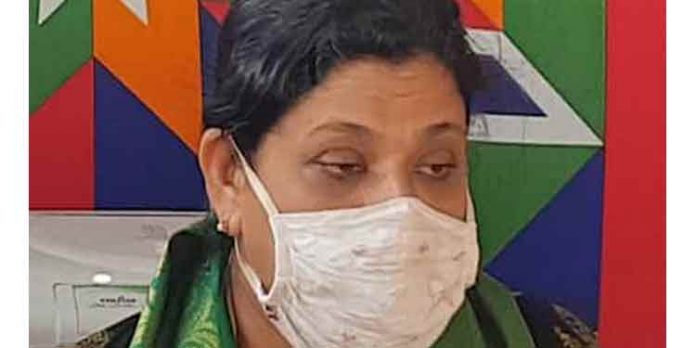 വാളയാര് കേസിലെ മുന് പ്രോസിക്യൂട്ടര് ജലജ മാധവന് നിരാഹാര സമരം തുടങ്ങി വാളയാര് കേസിലെ മുന് പ്രോസിക്യൂട്ടര് ജലജ മാധവന് നിരാഹാര സമരം തുടങ്ങി