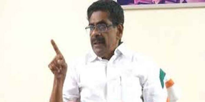 5000 കോടിയുടെ ധാരണപത്രം ഒപ്പിട്ടശേഷമാണ് ഫിഷറീസ് മന്ത്രിയും വ്യവസായ മന്ത്രിയും ജനങ്ങളുടെ മുന്നില് പൊട്ടന് കളിക്കുന്നത് ; മുല്ലപ്പള്ളി 5000 കോടിയുടെ ധാരണപത്രം ഒപ്പിട്ടശേഷമാണ് ഫിഷറീസ് മന്ത്രിയും വ്യവസായ മന്ത്രിയും ജനങ്ങളുടെ മുന്നില് പൊട്ടന് കളിക്കുന്നത് ; മുല്ലപ്പള്ളി