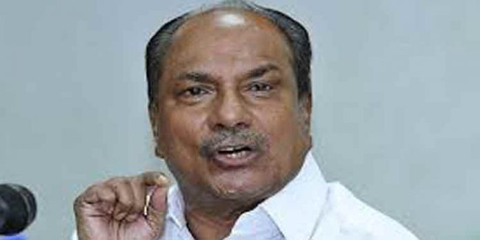 കെ സുധാകരനെതിരെ പോലീസ് കെട്ടിച്ചമച്ച കേസ് കോടതിയിൽ എത്തുമ്പോൾ തള്ളിപ്പോകും : എകെ ആന്റണി കെ സുധാകരനെതിരെ പോലീസ് കെട്ടിച്ചമച്ച കേസ് കോടതിയിൽ എത്തുമ്പോൾ തള്ളിപ്പോകും : എകെ ആന്റണി