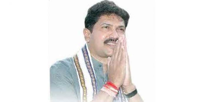 ലോക്സഭാംഗം മോഹന് ദേല്ക്കറെ മുംബൈയിലെ ഹോട്ടല്മുറിയില് മരിച്ച നിലയില് കണ്ടെത്തി ലോക്സഭാംഗം മോഹന് ദേല്ക്കറെ മുംബൈയിലെ ഹോട്ടല്മുറിയില് മരിച്ച നിലയില് കണ്ടെത്തി