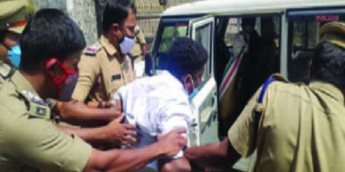 ഫാമിങ് കോര്പ്പറേഷനിലെ പിന്വാതില് നിയമനം: യുവമോര്ച്ച പ്രതിഷേധo ; പ്രവര്ത്തകരെ അറസ്റ്റ് ചെയ്തു ഫാമിങ് കോര്പ്പറേഷനിലെ പിന്വാതില് നിയമനം: യുവമോര്ച്ച പ്രതിഷേധo ; പ്രവര്ത്തകരെ അറസ്റ്റ് ചെയ്തു