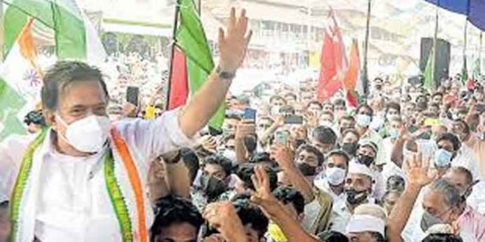 പിണറായി സര്ക്കാരിന്റെ ഉറക്കംകെടുത്തിയ ഐശ്വര്യ കേരളയാത്ര നാളെ പര്യടനം പൂര്ത്തിയാക്കും ; ചൊവ്വാഴ്ച സമാപന സമ്മേളനം ശംഖുമുഖത്ത് – രാഹുല്ഗാന്ധി പങ്കെടുക്കും പിണറായി സര്ക്കാരിന്റെ ഉറക്കംകെടുത്തിയ ഐശ്വര്യ കേരളയാത്ര നാളെ പര്യടനം പൂര്ത്തിയാക്കും ; ചൊവ്വാഴ്ച സമാപന സമ്മേളനം ശംഖുമുഖത്ത് – രാഹുല്ഗാന്ധി പങ്കെടുക്കും