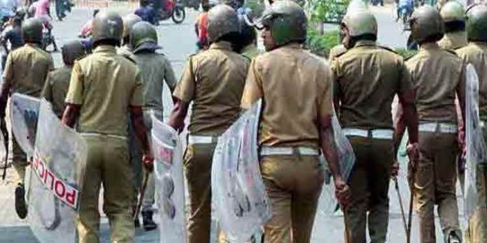 ചേര്ത്തല, അമ്പലപ്പുഴ താലൂക്കുകളില് നിരോധനാജ്ഞ ; ആര്.എസ്.എസ് – എസ്.ഡി.പി.ഐ സംഘര്ഷം ചേര്ത്തല, അമ്പലപ്പുഴ താലൂക്കുകളില് നിരോധനാജ്ഞ ; ആര്.എസ്.എസ് – എസ്.ഡി.പി.ഐ സംഘര്ഷം