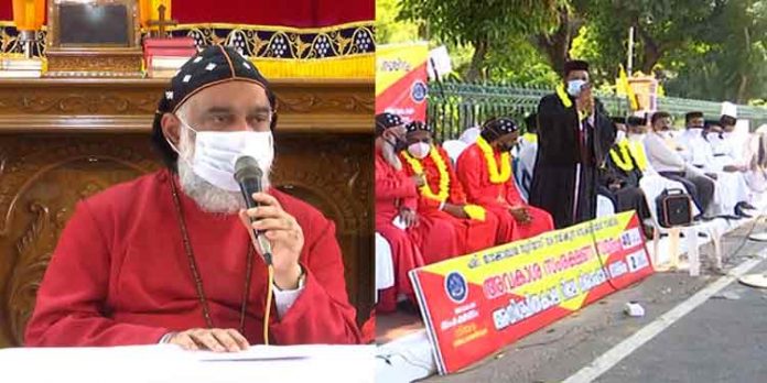 അരമനകള് കൊട്ടിയടച്ച് യാക്കോബായ സഭ ; രാഷ്ട്രീയക്കാരും സ്ഥാനാര്ഥികളും പടിക്ക് പുറത്ത് അരമനകള് കൊട്ടിയടച്ച് യാക്കോബായ സഭ ; രാഷ്ട്രീയക്കാരും സ്ഥാനാര്ഥികളും പടിക്ക് പുറത്ത്