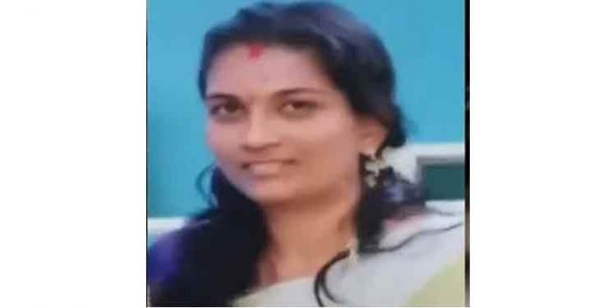 മാന്നാറില് നിന്ന് തട്ടിക്കൊണ്ടു പോയ യുവതിയെ ഉപേക്ഷിച്ച നിലയില് കണ്ടെത്തി മാന്നാറില് നിന്ന് തട്ടിക്കൊണ്ടു പോയ യുവതിയെ ഉപേക്ഷിച്ച നിലയില് കണ്ടെത്തി