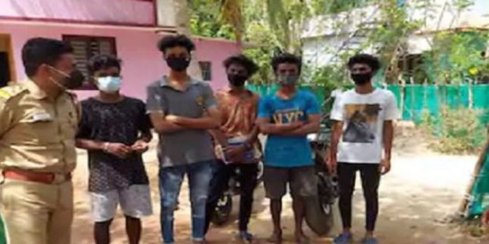 ട്രോള് വീഡിയോയ്ക്കുവേണ്ടി മനപൂര്വ്വം വാഹനാപകടം സൃഷ്ടിച്ചു ; ആറ് പേര്ക്കെതിരെ മോട്ടോര് വാഹന വകുപ്പ് നടപടിയെടുത്തു ട്രോള് വീഡിയോയ്ക്കുവേണ്ടി മനപൂര്വ്വം വാഹനാപകടം സൃഷ്ടിച്ചു ; ആറ് പേര്ക്കെതിരെ മോട്ടോര് വാഹന വകുപ്പ് നടപടിയെടുത്തു