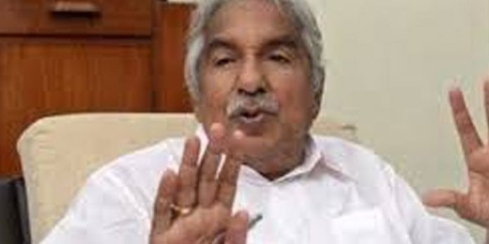 പെട്രോള് വില കുറക്കാത്തത് ജനദ്രോഹം : ഉമ്മന് ചാണ്ടി പെട്രോള് വില കുറക്കാത്തത് ജനദ്രോഹം : ഉമ്മന് ചാണ്ടി