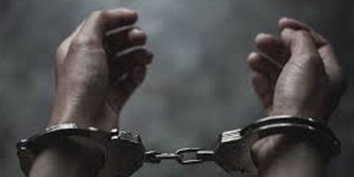 അഞ്ച് കോടി തന്നാല് പ്രധാനമന്ത്രി നരേന്ദ്ര മോദിയെ വധിക്കാം ; ഫേസ്ബുക്കില് പോസ്റ്റിട്ട യുവാവിനെ അറസ്റ്റ് ചെയ്തു അഞ്ച് കോടി തന്നാല് പ്രധാനമന്ത്രി നരേന്ദ്ര മോദിയെ വധിക്കാം ; ഫേസ്ബുക്കില് പോസ്റ്റിട്ട യുവാവിനെ അറസ്റ്റ് ചെയ്തു